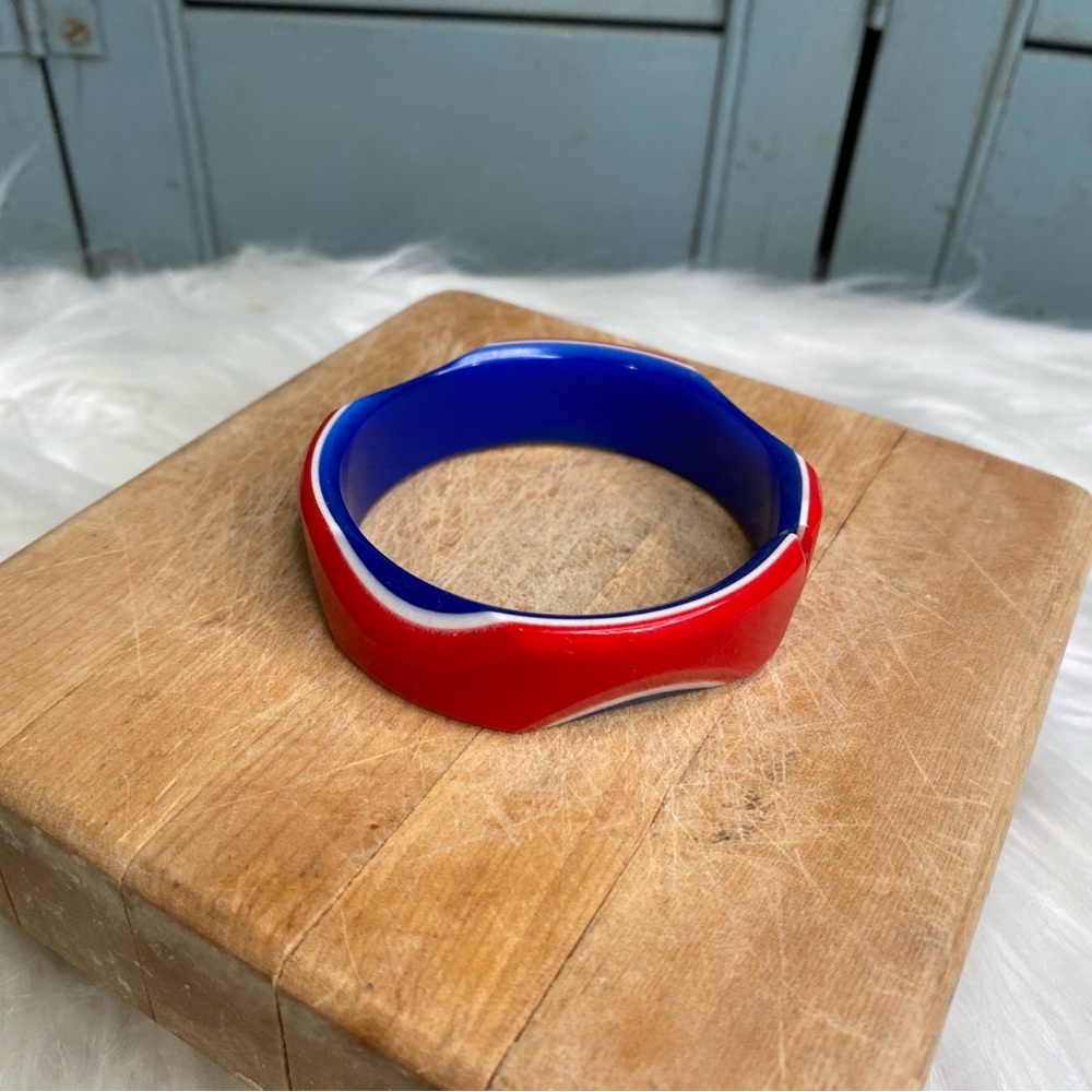 Vintage Acrylic Lucite Red, White & Blue Bangle Carved Concave Sides